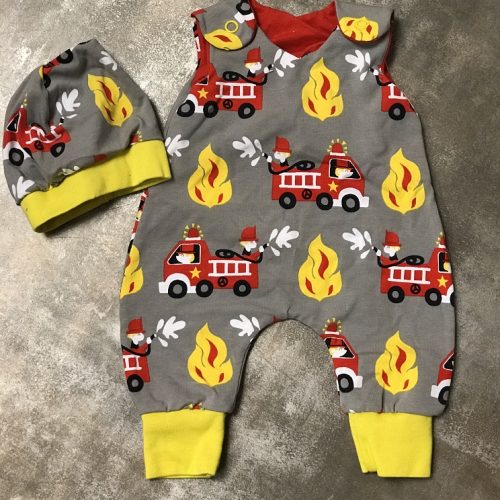 Strampler mit Muetze Feuerwehrauto Groesse 46