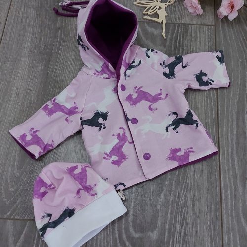 Jacke zum Wenden Kapuze und Muetze Groesse 44 Pferde lila weiss