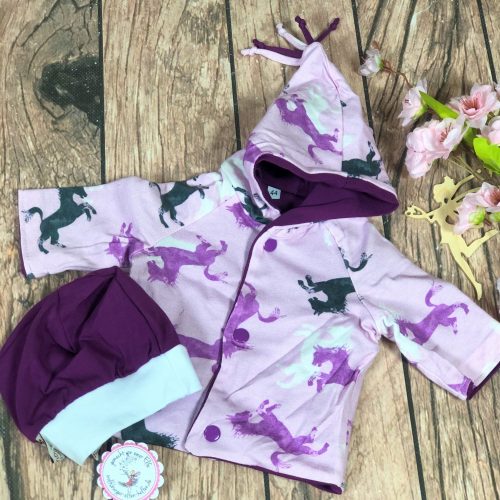 Jacke zum Wenden mit Kapuze und Muetze lila weiss Groesse 44